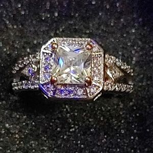 Beautiful 925 silver engagement ring